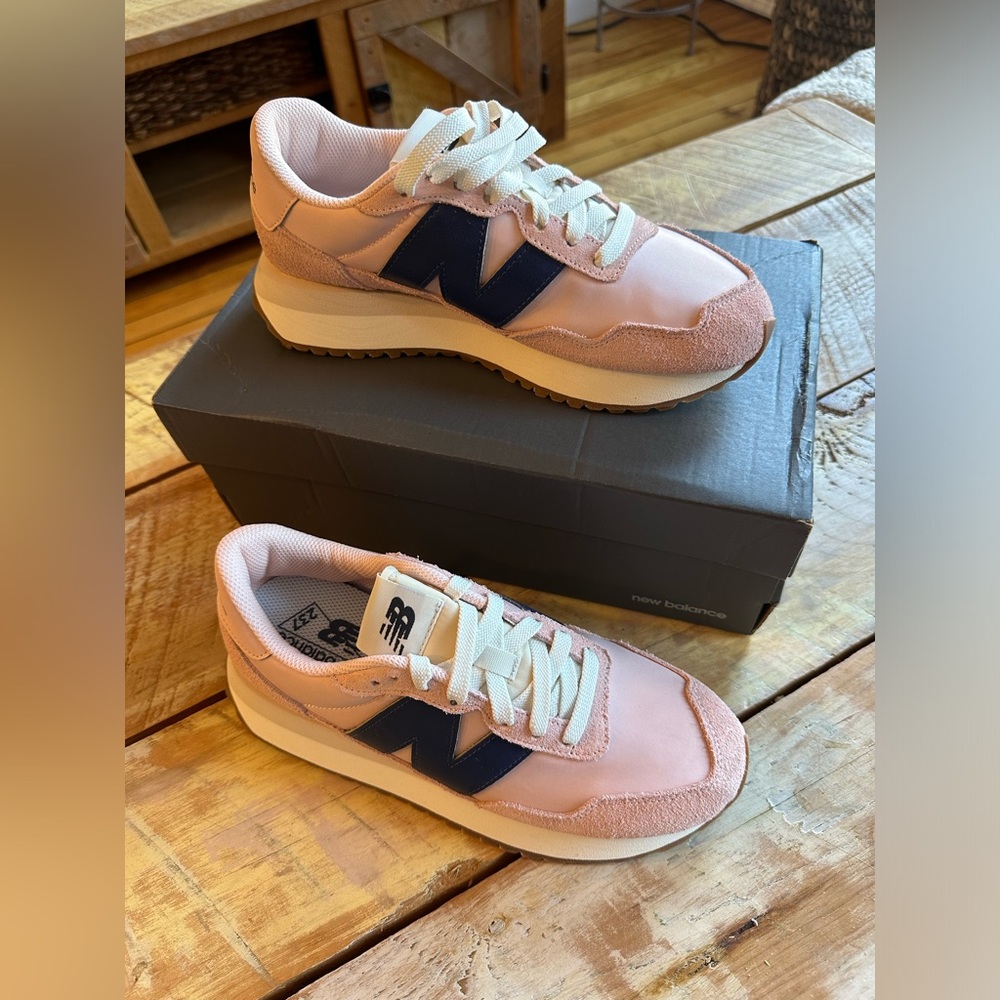 New Balance 237 NEW IN BOX 7.5